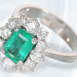 Ring: sehr schöner vintage Damenring mit Smaragd/Brillant-Besatz, 18K Gold - photo 3