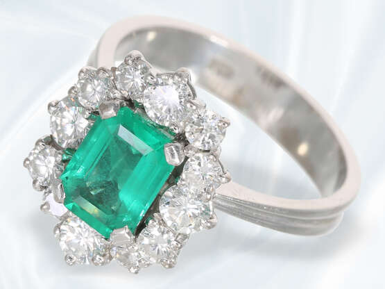 Ring: sehr schöner vintage Damenring mit Smaragd/Brillant-Besatz, 18K Gold - photo 3