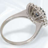 Ring: weißgoldener, sehr dekorativer und hochwertiger vintage Saphir/Brillant-Blütenring, ca. 0,96ct Brillanten - Foto 4