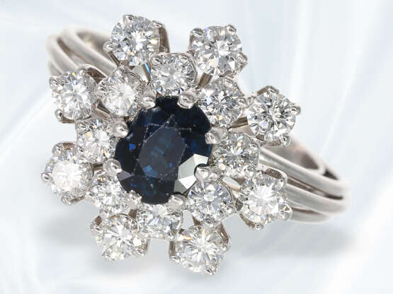 Ring: attraktiver vintage Saphir/Brillant-Damenring, ca. 1,3ct feine Brillanten - фото 2