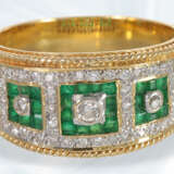 Ring: dekorativer Smaragd/Brillant-Goldschmiedering, 18K Gold - фото 3