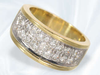 Ring: breiter und solide gearbeiteter Brillant-Goldschmiedering, ca. 0,63ct