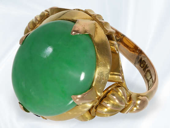 Sehr dekorativer antiker Goldring mit Jadeitcabochon, 18K Gelbgold - Foto 1