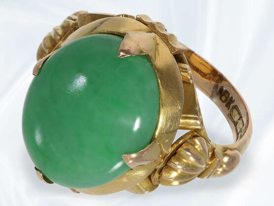 Sehr dekorativer antiker Goldring mit Jadeitcabochon, 18K Gelbgold - photo 2