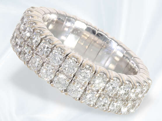 Ring: hochwertiger und ausgefallener Memoire-Kettenring, Nobeljuwelier Mahlberg, 1,48ct Brillanten - photo 1