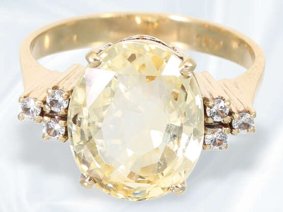 Ring: solide gearbeiteter vintage Goldschmiedering mit feinem gelben Saphir, ca.6,7ct - photo 2