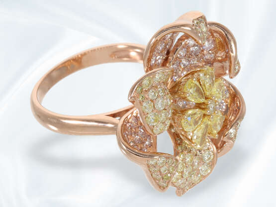Ring: ungetragener, äußerst interessant gearbeiteter und moderner Designer-Brillant/Goldschmiedering in Blütenform, ca. 3,57ct Fancy Pink/Yellow - photo 5