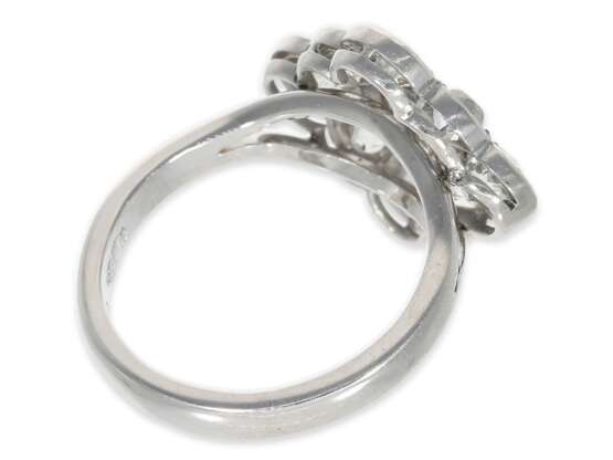 Ring: weißgoldener, sehr schöner und dekorativer Diamant-Goldschmiedering in antikem Stil, ca. 2,5ct, - фото 4