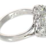 Ring: weißgoldener, sehr schöner und dekorativer Diamant-Goldschmiedering in antikem Stil, ca. 2,5ct, - фото 5