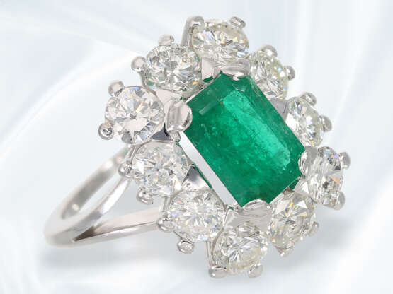 Ring: hochwertiger Smaragd/Brillant-Goldschmiedering, insg. ca. 4,2ct - Foto 1