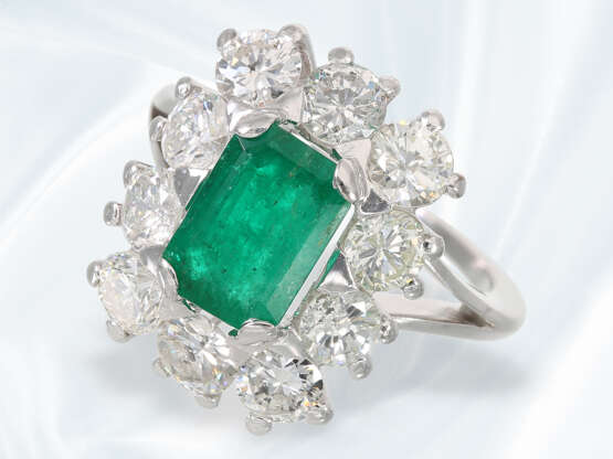 Ring: hochwertiger Smaragd/Brillant-Goldschmiedering, insg. ca. 4,2ct - photo 3