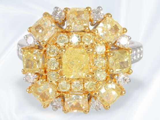 Ring: ungetragener, aufwendig gefertigter Diamant-Goldschmiedering, Handarbeit aus 18K Weißgold, ca. 3,97ct, Fancy Yellow! - photo 3