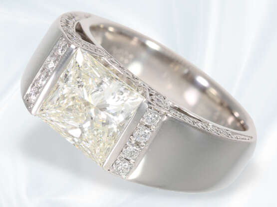 Ring: sehr hochwertig gefertigter Platin-Diamant/Brillant-Goldschmiedering, schöner Diamant im Princess-Cut von ca. 2,17ct, ungetragen - Foto 1