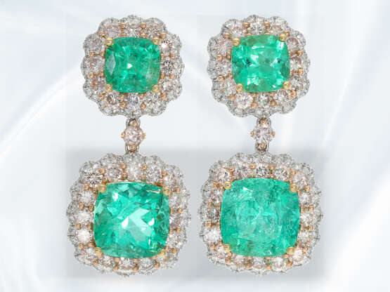 Sehr hochwertige Ohrringe mit Brillanten und besonders feinen Smaragden, ca. 11,94ct, 18K Weißgold, ungetragen - фото 2