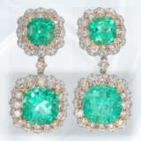 Sehr hochwertige Ohrringe mit Brillanten und besonders feinen Smaragden, ca. 11,94ct, 18K Weißgold, ungetragen - Foto 2