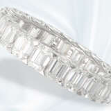 äußerst wertvoller Memoire-Ring mit sehr schönen Emerald-Cut Diamanten von über 5ct, 18K Weißgold - Foto 4