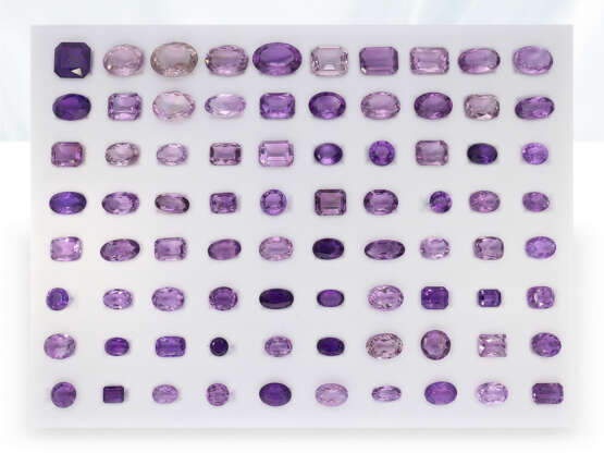 Großes und interessantes Konvolut aus facettierten Amethysten, insgesamt ca. 592ct, aus Goldschmiede-Auflösung - Foto 2