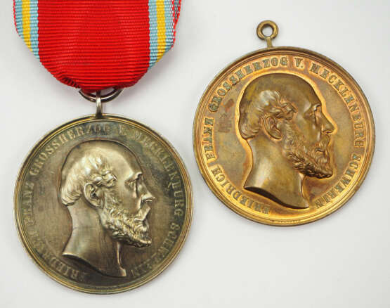 Mecklenburg-Schwerin: Verdienstmedaille (1872-1918), in Silber und Bronze. - photo 1