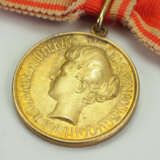Sachsen Coburg und Gotha: Goldene Medaille für weibliches Verdienst. - Foto 2