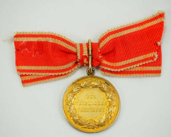 Sachsen Coburg und Gotha: Goldene Medaille für weibliches Verdienst. - Foto 3