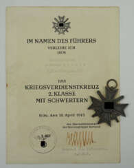 Kriegsverdienstkreuz, 2. Klasse mit Schwertern, mit Urkunde für einen Obergefreiten der 6./ Kr. Trsp. Abt. 592 - Kurland.