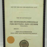 Erinnerungsmedaille für Rettung aus Gefahr, mit Urkunde für einen Oberkriegsgerichtsrat. - Foto 1