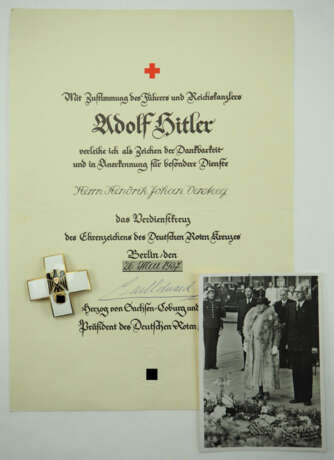 Deutsches Rotes Kreuz Ehrenzeichen, 3. Modell, Verdienstkreuz, mit Urkunde für einen Amsterdamer Polizeikommissar. - фото 1