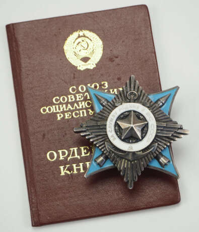 Sowjetunion: Orden für den Dienst am Vaterland in den Streitkräften der UdSSR, 3. Klasse, mit Verleihungsbuch. - photo 1
