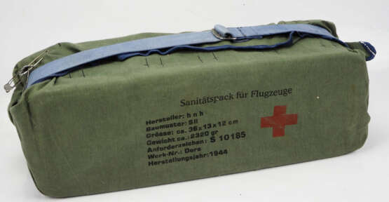 Luftwaffe: Sanitätspack für Flugzeuge. - photo 1