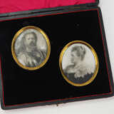 Preussen: Porzellan Miniaturen des Kaiserpaares Friedrich III. und Augusta von Sachsen-Weimar-Eisenach. - photo 2