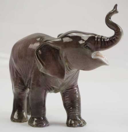 Allach: Trompetender Elefant. - Foto 1