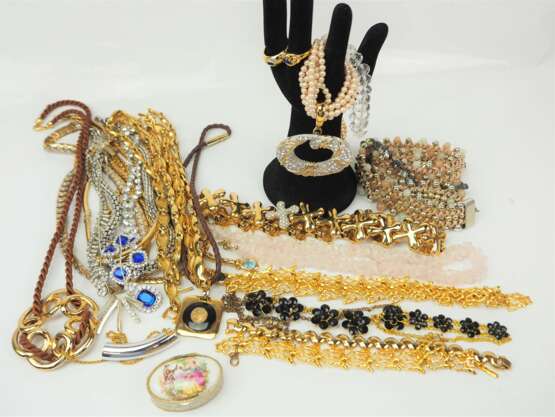 Lot Modeschmuck. - Foto 1