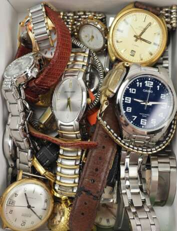 Lot Armbanduhren. - photo 1