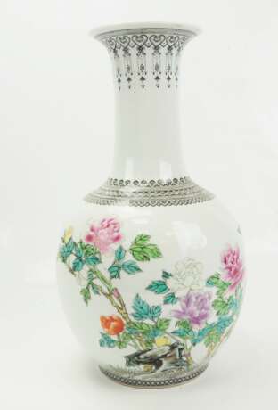 China: Vase. - photo 1