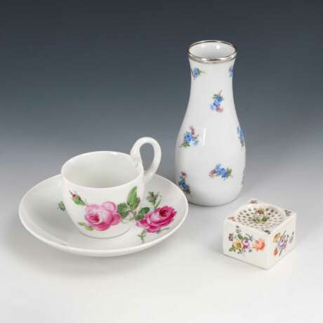Streudose, Vase und Tasse, Meissen. - photo 1