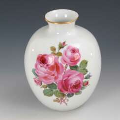 Vase mit Rosenmalerei, Meissen.