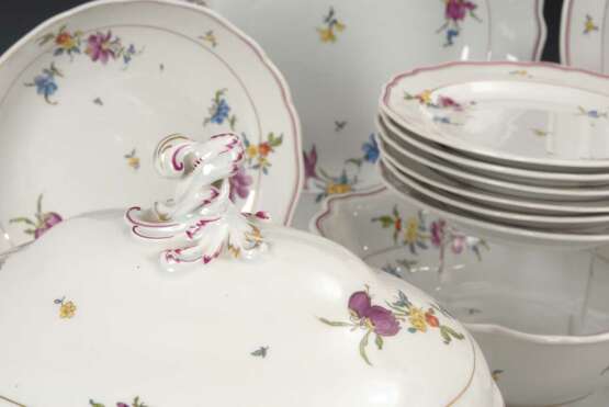 Speiseservice mit Blumendekor, Meissen. - photo 3