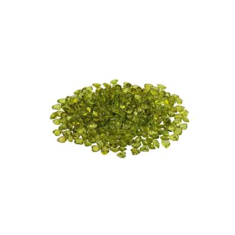 Konvolut ca. 300 Peridots in Herzform, - photo 1