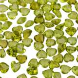 Konvolut ca. 300 Peridots in Herzform, - photo 3