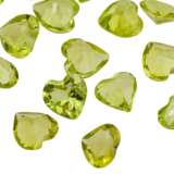 Konvolut ca. 300 Peridots in Herzform, - Foto 4