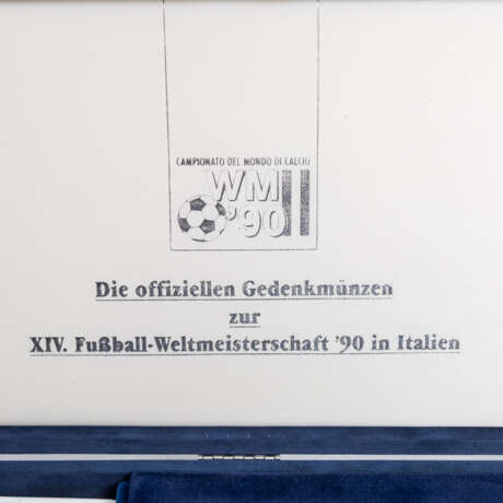 Fußball WM 1990, Kollektion in Samtbox - photo 3