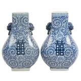 Paar Vierkantige, blau-weisse Vasen. CHINA, - Foto 3