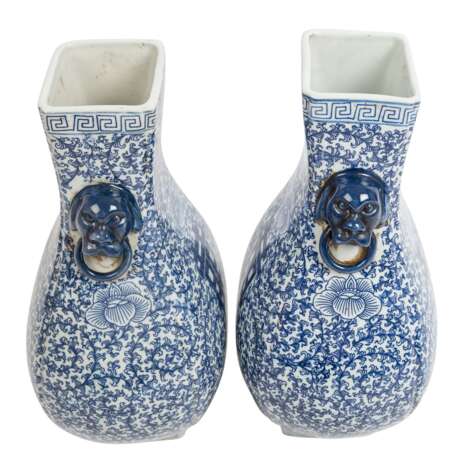Paar Vierkantige, blau-weisse Vasen. CHINA, - Foto 5