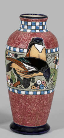 Art Déco-Ziervase mit Vogel- und Blumendekor von Amphora - фото 1