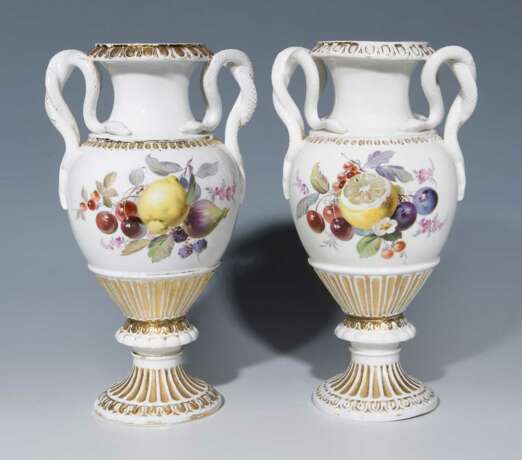 Paar Schlangenhenkel-Vasen. - photo 2