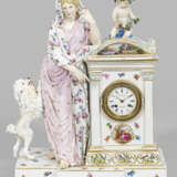 Klassizistische Figurenpendule mit Dame und Pudel - Foto 1