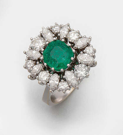 Kolumbianischer Smaragdring im klassischen Juwelenstil - фото 1