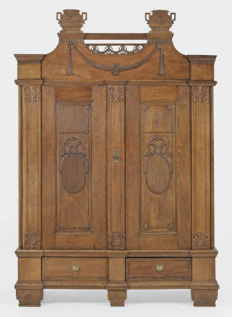 Großer Louis XVI-Dielenschrank - фото 1