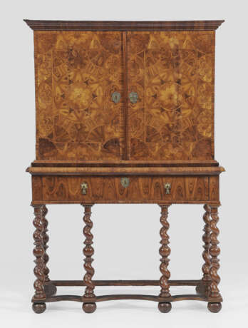 William & Mary-Cabinet on Stand - фото 1