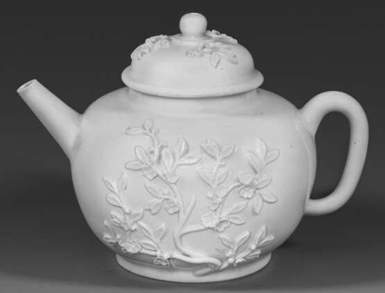 Seltene frühe Böttgerporzellan-Teekanne mit - фото 1